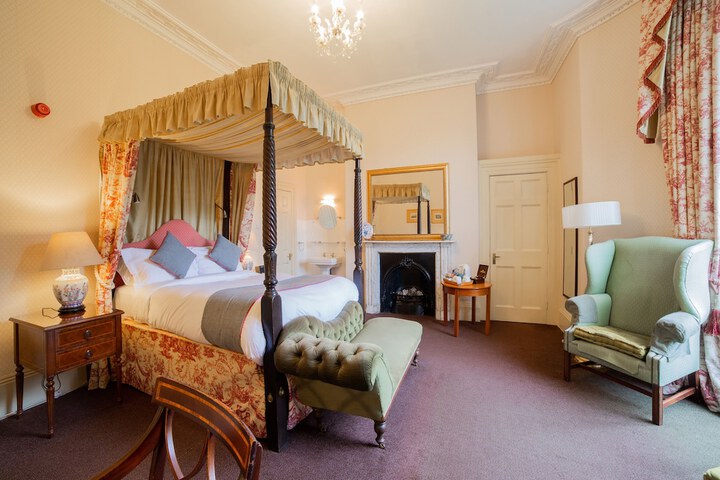 Room 12 of 43