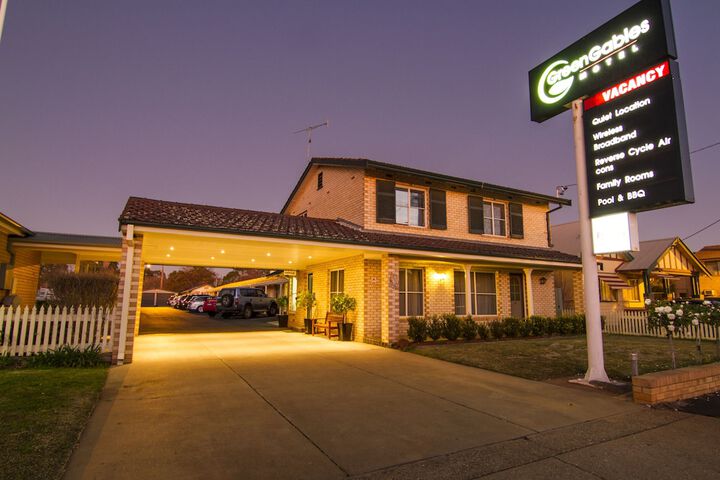 Exterior of Green Gables Motel