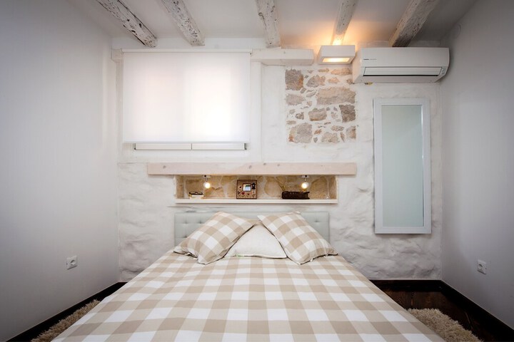 Room 4 of 35