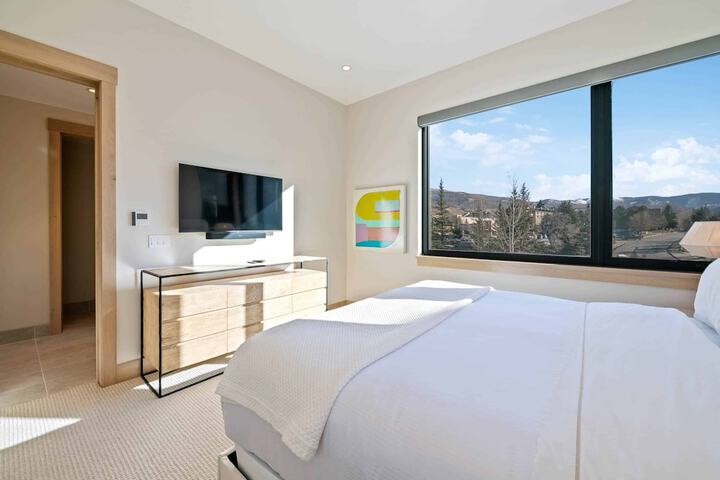 Room 11 of 36
