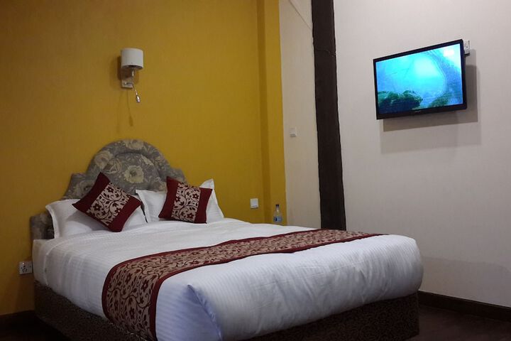 Room 8 of 37