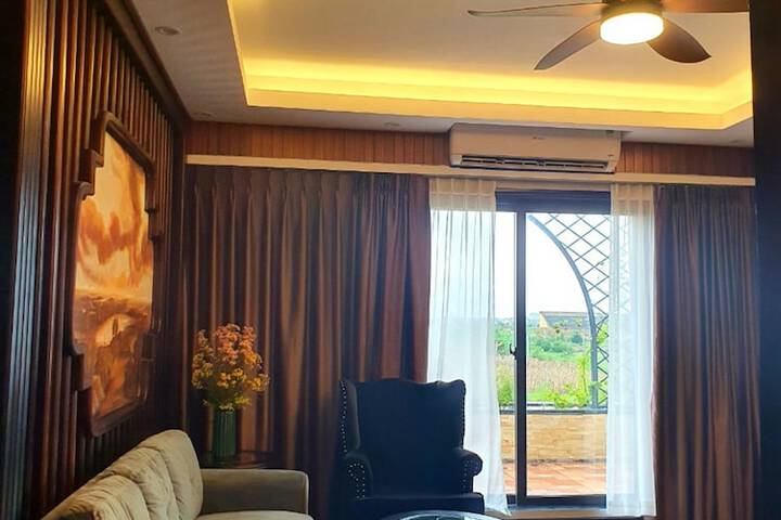 Room 32 of 99