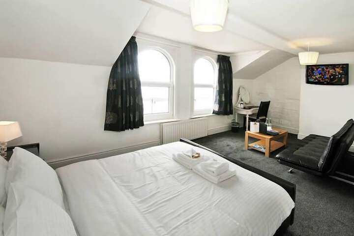 Room 7 of 15