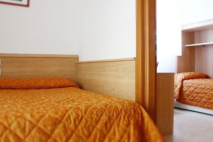 Room 8 of 32