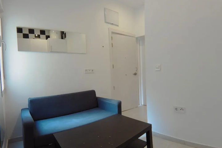 Room 9 of 12