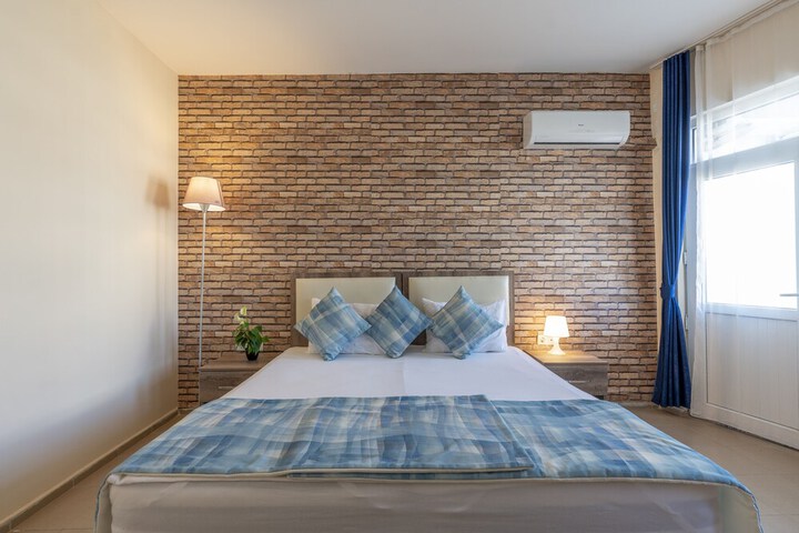Room 10 of 44