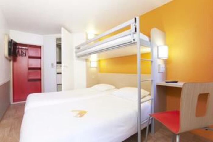Room 7 of 33