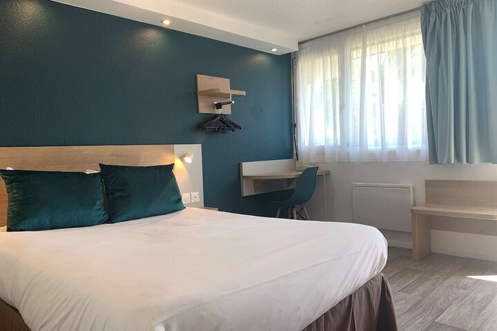 Room 10 of 30