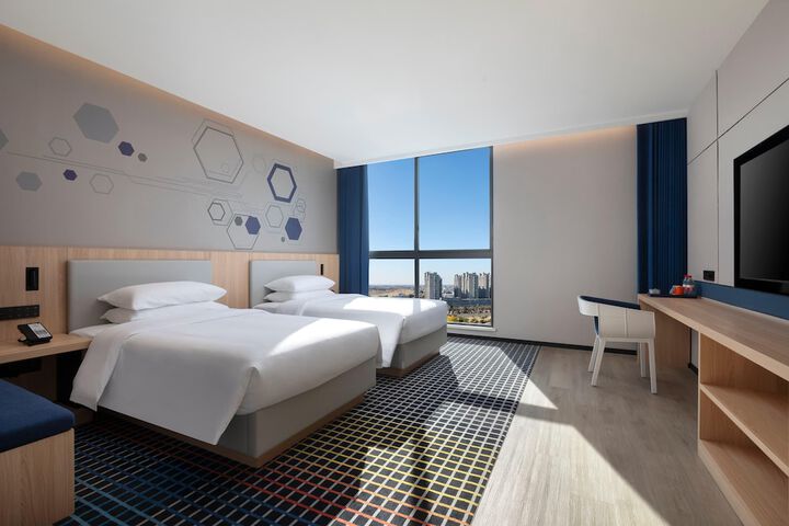Room 5 of 18