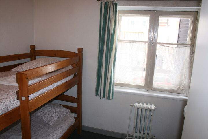 Room 12 of 27