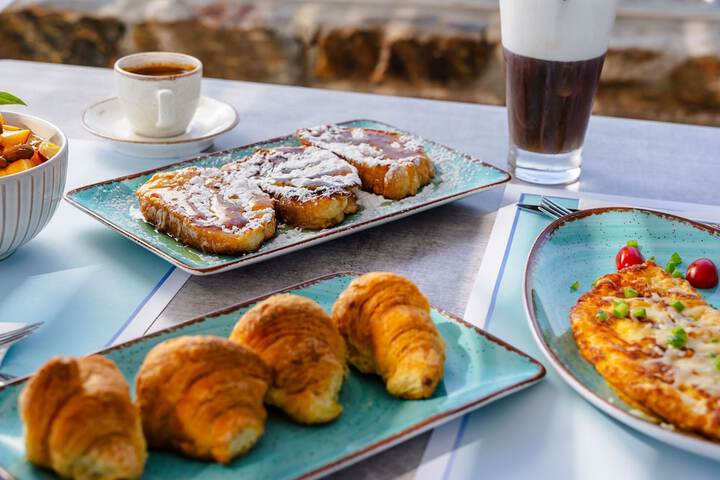 Breakfast/Coffee Service 91 of 122