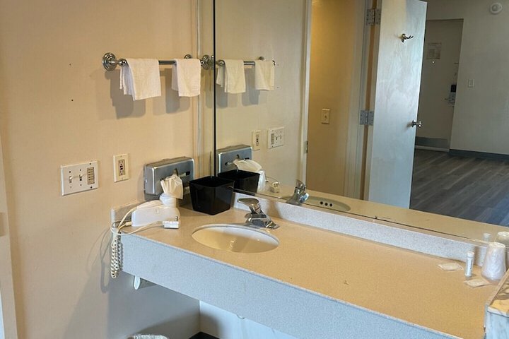 Room 6 of 40