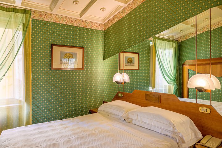 Room 21 of 76