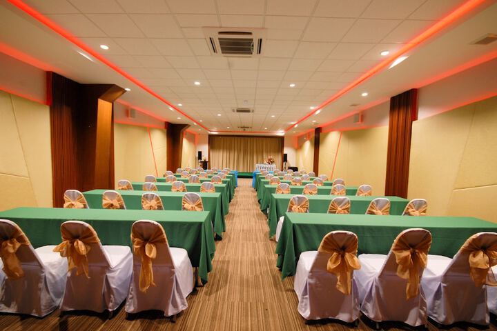 Ballroom/Hall 43 of 60