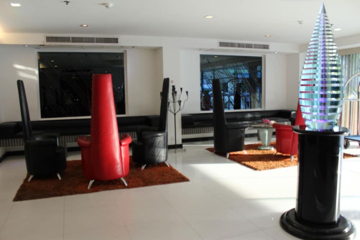 Entrance & Lobby
