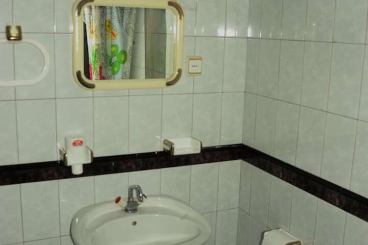 Room 6 of 14