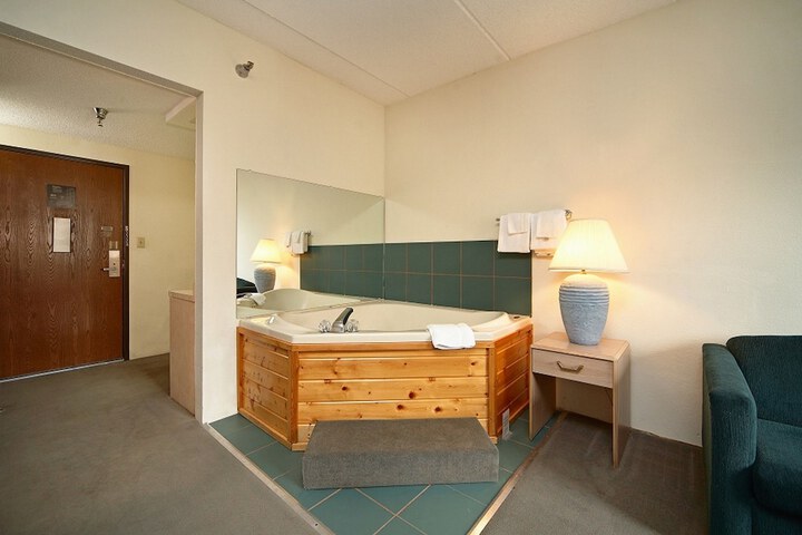 1 King Bed (8 of 15)