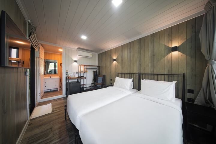 Room 5 of 22