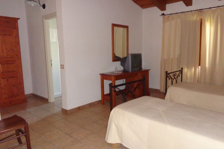 Room 8 of 35