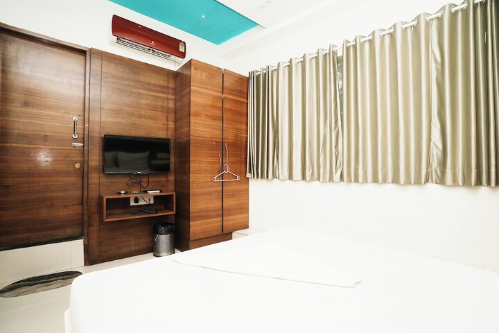Room 6 of 32