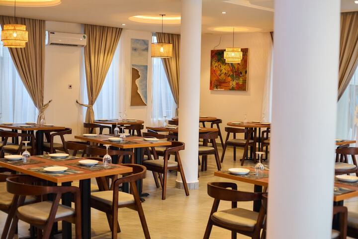 Dining 113 of 144