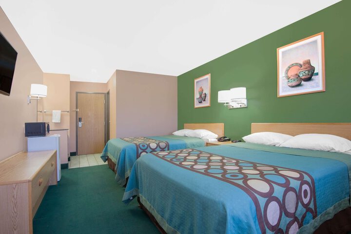 Room 6 of 15