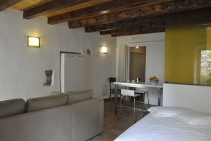 Room 35 of 102