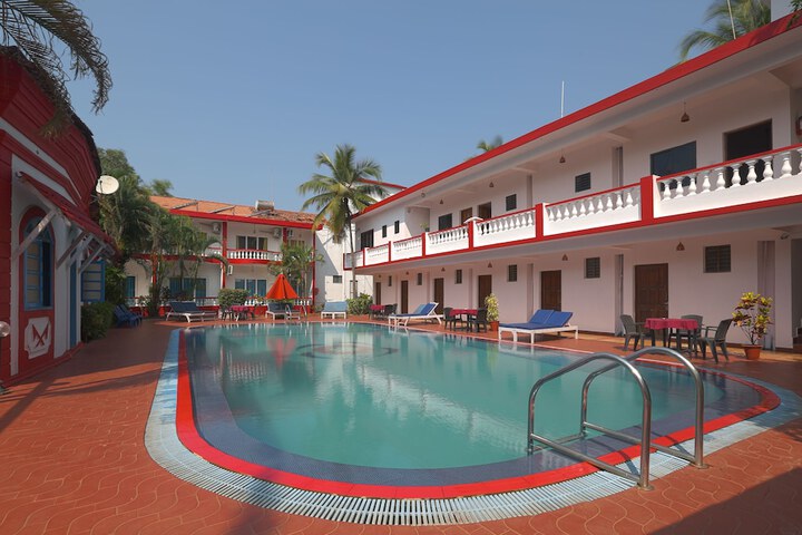 Hotel with Pool