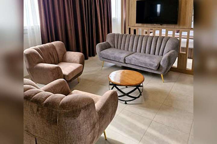 Room 8 of 14