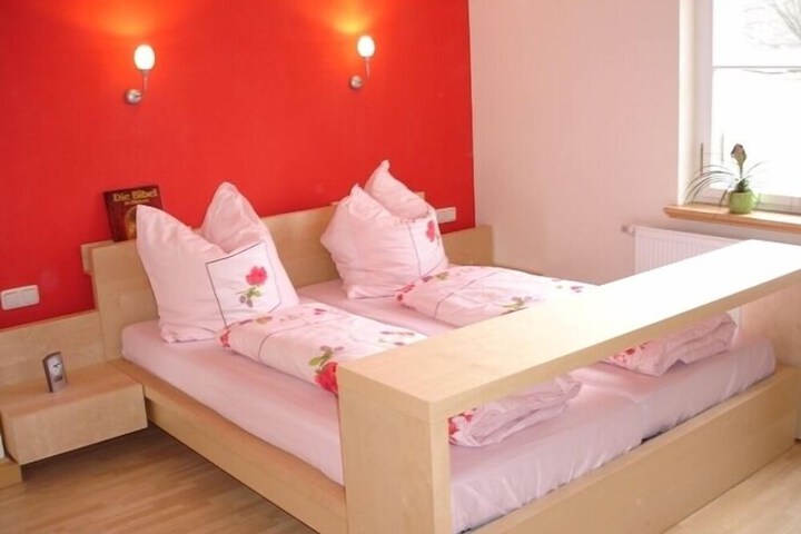 Room 3 of 33