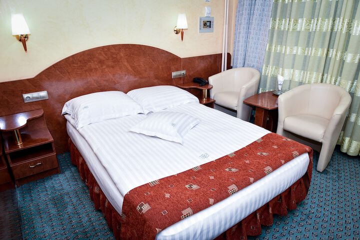 Room 8 of 27