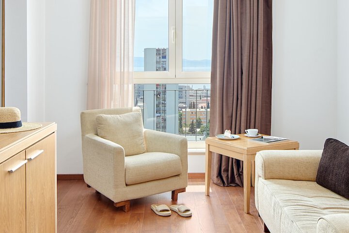 Room 21 of 49