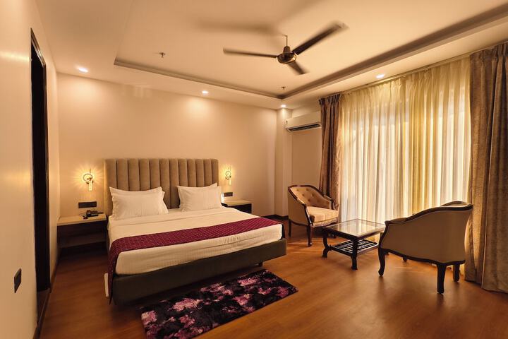 Room 2 of 73