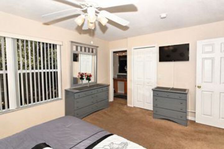 Room 6 of 16