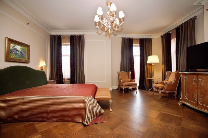Room 25 of 166