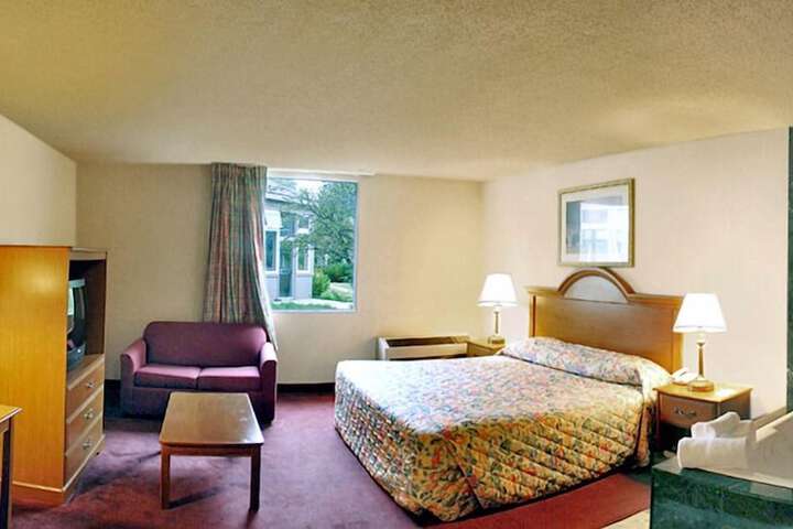 1 King Bed (6 of 7)