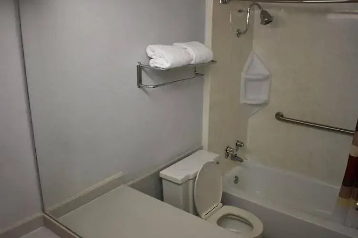 Room 8 of 19