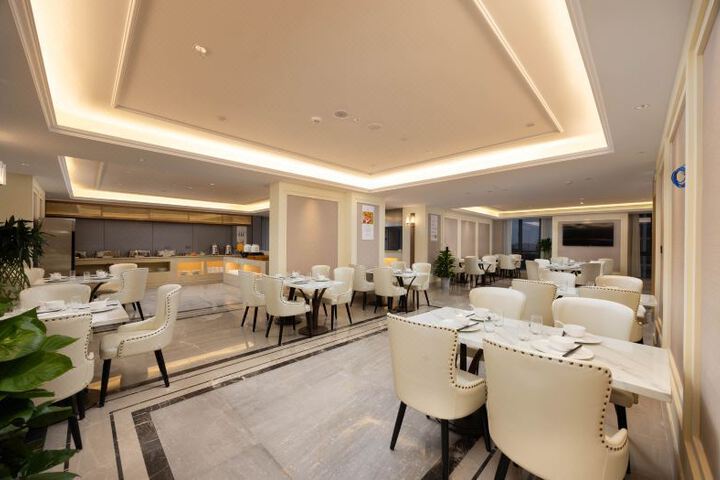 Vienna Hotel (Chengdu Xindu Haining Leather City Store)