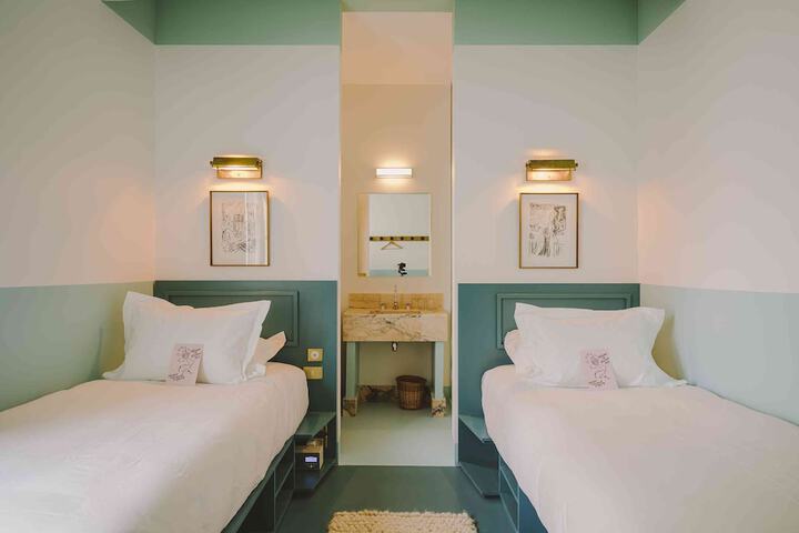 Room 7 of 28