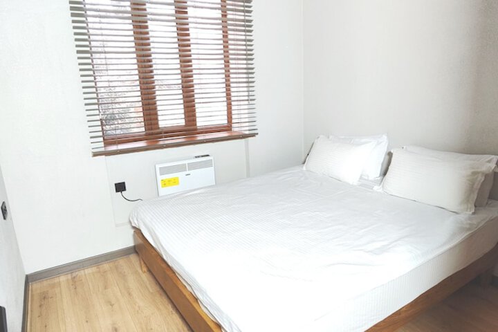 Room 7 of 16