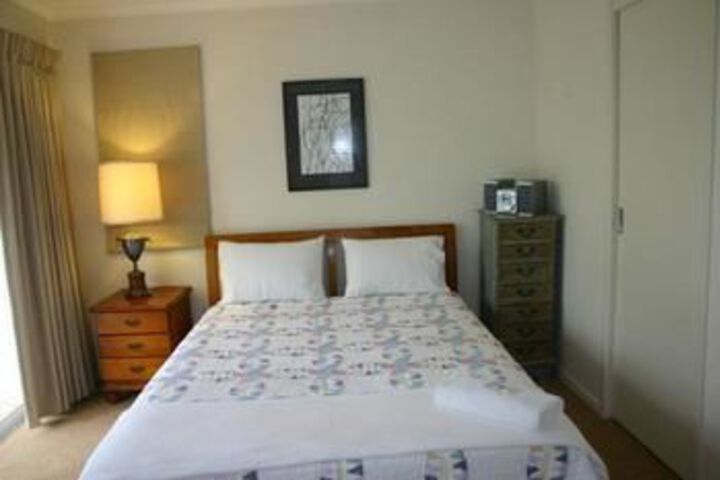 Room 6 of 28