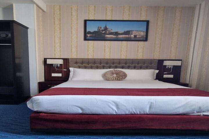 Room 17 of 118