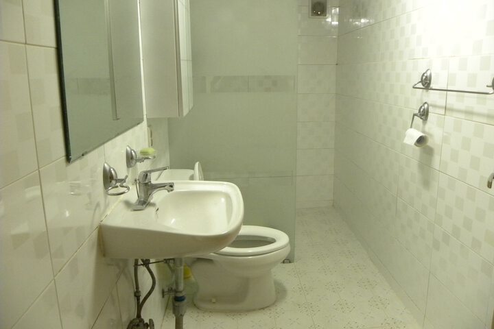 Room 13 of 16