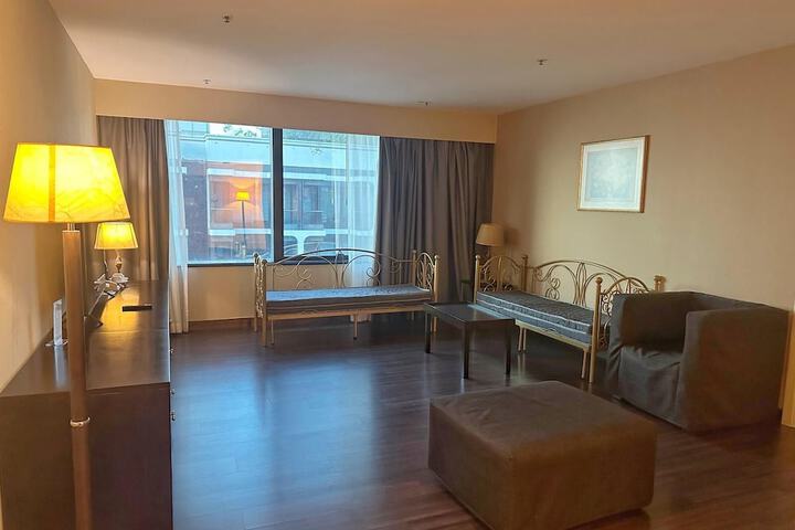Room 16 of 37
