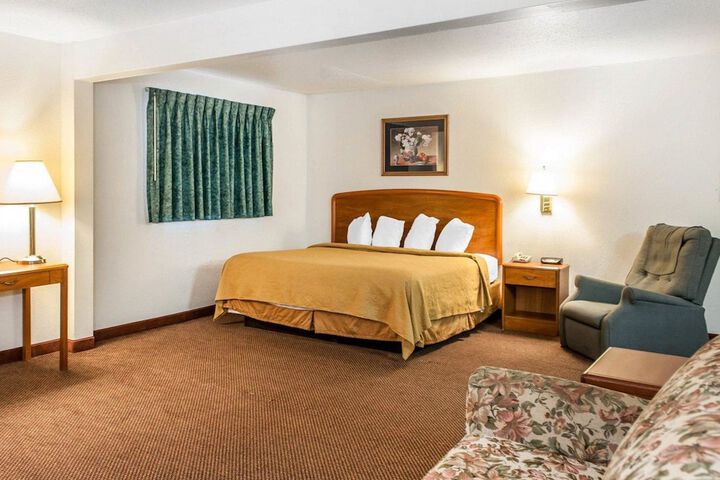 1 King Bed (12 of 13)