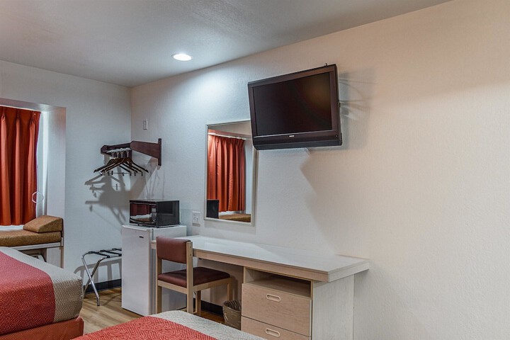 Room 9 of 29