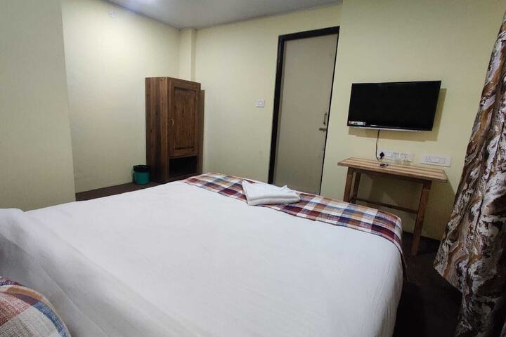 Room 11 of 30