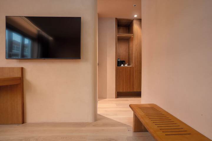 Room 10 of 43