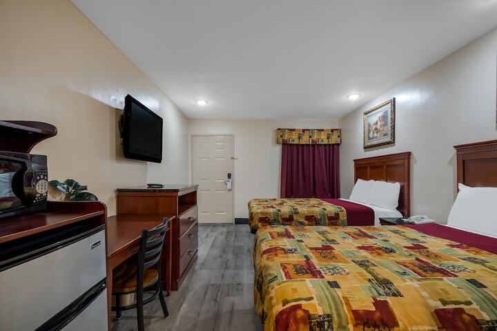 1 Queen Bed (5 of 6)