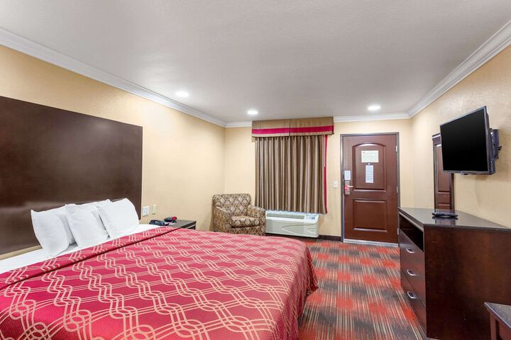 1 King Bed (17 of 19)